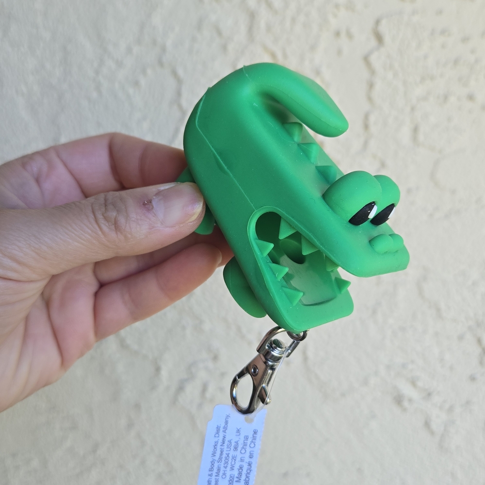 NWT BBW Green Alligator Pocketbac Holder Keychain + 1 Free Hand Sanitizer Scent - Picture 8 of 8